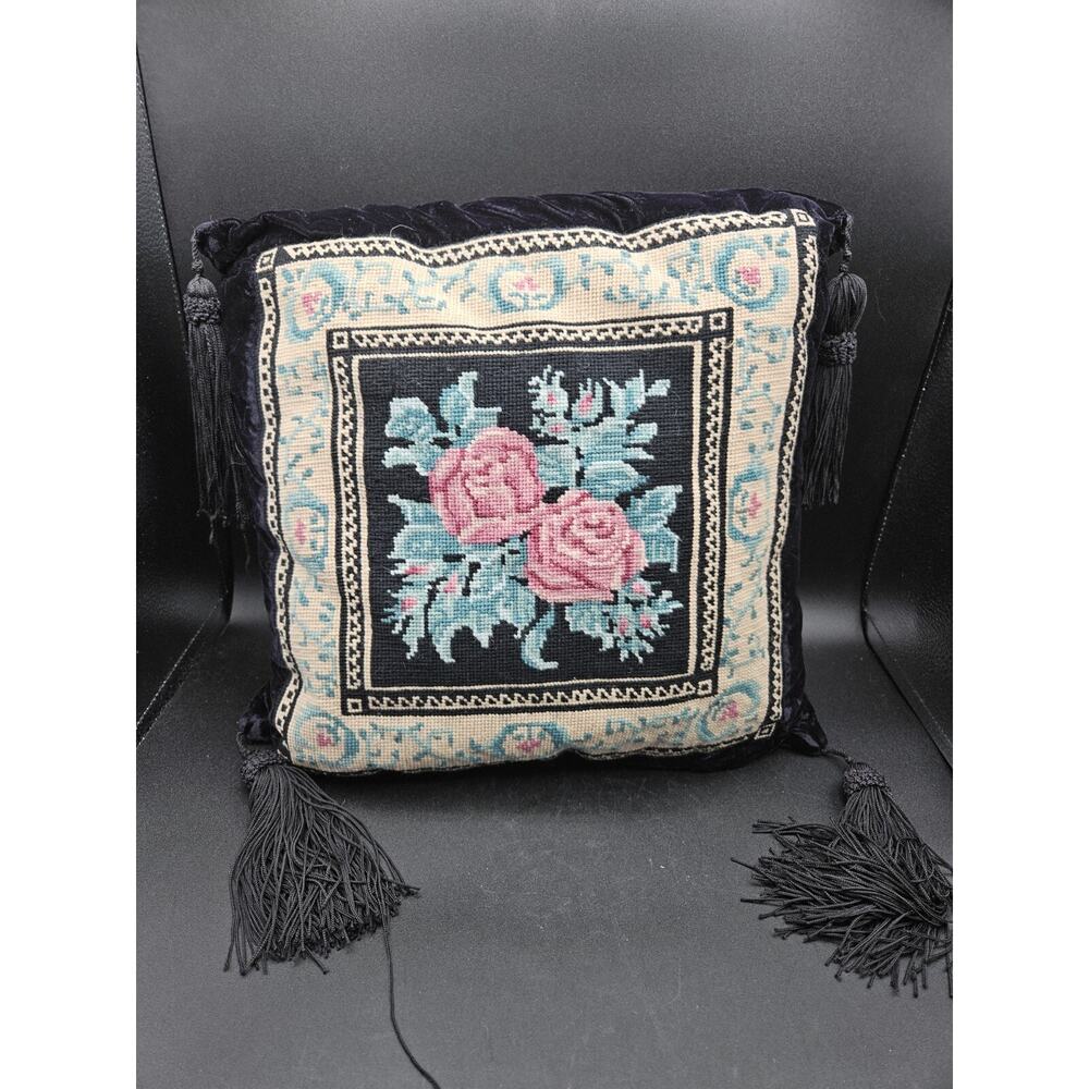 Vtg Handmade Needlepoint Throw Pillow Pink Roses Vine Border & Tassles